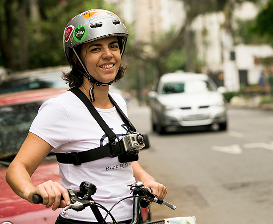 A blogueira Silvia Ballan, 40, já postou mais de 30 vídeos feitos com câmeras acopladas à bicicleta