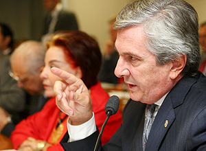 O senador Fernando Collor (PTB-AL) fala durante sesso da CPI do Cachoeira