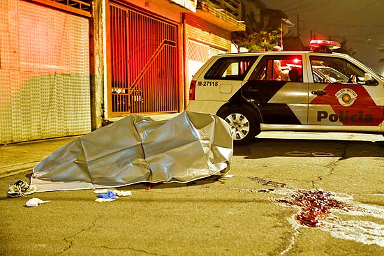 Homem que morre baleado na regio da Cidade Dutra, na zona sul de SP; total de mortos na noite chega a 11