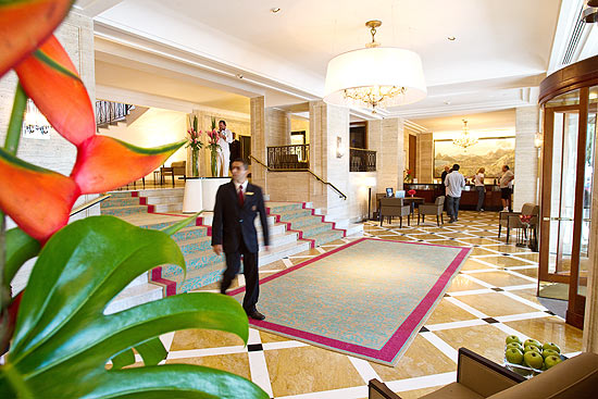 Lobby do hotel Copacabana Palace, no Rio, que passou por obras de acessibilidade e foi ampliado em 60%