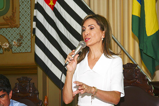 A prefeita de Ribeiro, Drcy Vera, durante entrevista coletiva no Palcio Rio Branco
