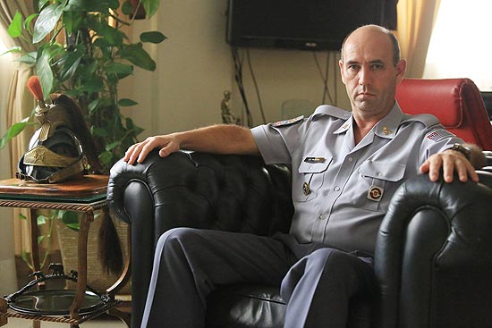 Benedito Meira, comandante da Polcia Militar em So Paulo, em seu gabinete