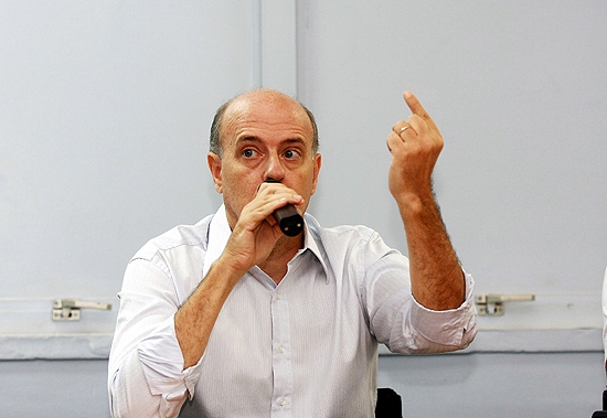 O superintendente da Transerp, William Latuf, em coletiva na sede da empresa, em Ribeiro Preto