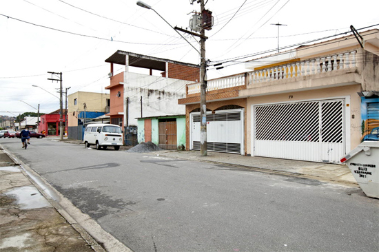 Rua no Jardim Helena, na zona leste de São Paulo, onde casa foi saqueada por menino de sete anos