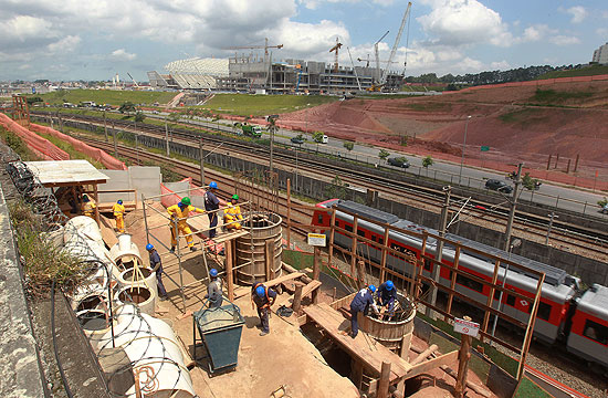 Construo do novo estdio do Corinthians, o Fielzao, em Itaquera, zona leste de SP, que far a abertura da Copa 2014