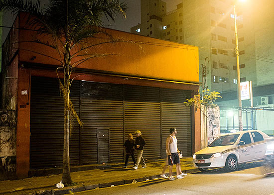 Fachada de boate da rua Augusta, no centro de So Paulo que ficou fechada para reparos aps tragdia no RS