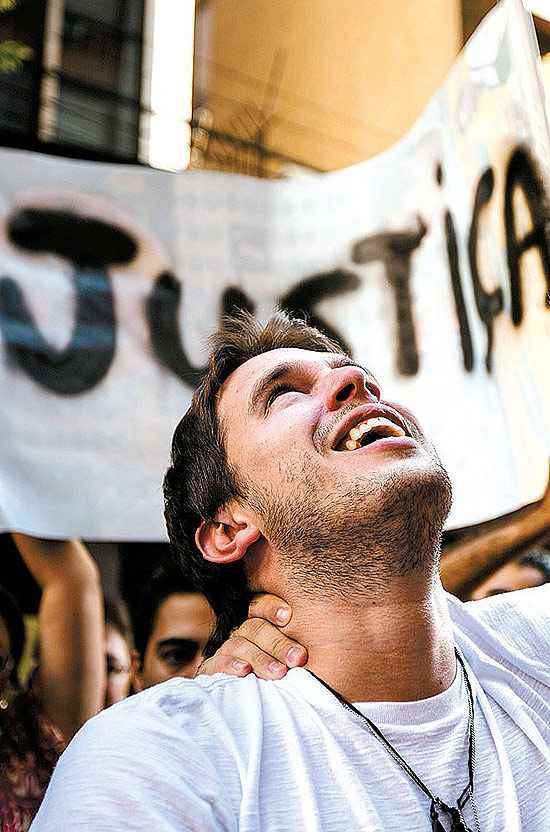 Bruno Perin, 25, em manifestao na frente da boate Kiss