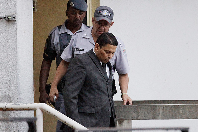 Mizael Bispo deixa o fórum de Guarulhos após ter sido condenado pelo assassinato da advogada Mercia Nakashima, em maio de 2010