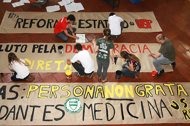 Estudantes de medicina da USP em Ribeiro Preto (SP) organizam protesto contra deciso do reitor
