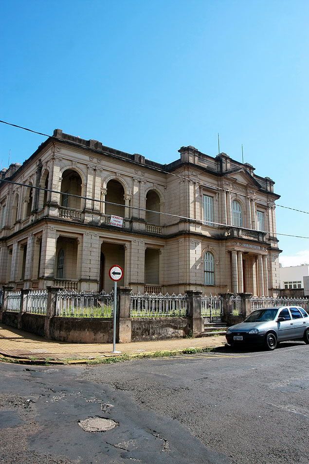 Palacete da antiga casa da cultura em Batatais, fechado h seis anos