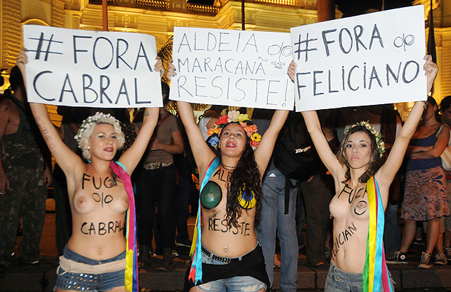 Ativistas do Femen participam de protesto na zona sul do Rio; grupo é contra retirada de indígenas do antigo Museu do Índio
