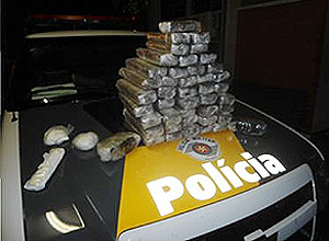 Polcia apreende quase 27 kg de maconha em nibus de turismo