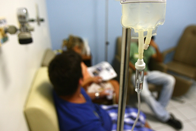 Paciente com suspeita de dengue  atendido no pronto-atendimento do Hospital So Lucas, em Ribeiro Preto