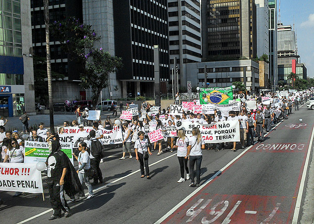 Manifestantes protestam a favor da reduo da maioridade penal na avenida Paulista, regio central da capital 
