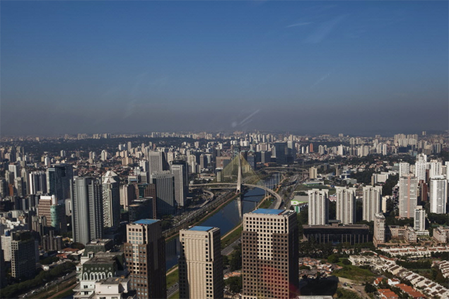 Clima seco e faixa de poluio em So Paulo 