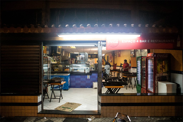 do restaurante Espao 4, na avenida Valdemar Ferreira, no Butant, na zona oeste de SP, alvo de arrasto nesta madrugada