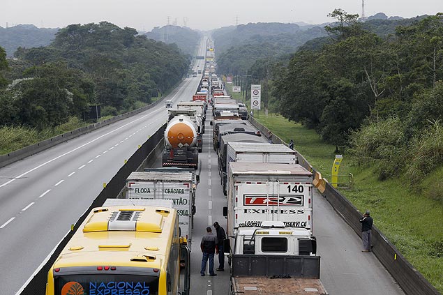 Trnsito na rodovia Anchieta na descida para o litoral; 42 radares mveis voltaro para as rodovias paulistas no vero