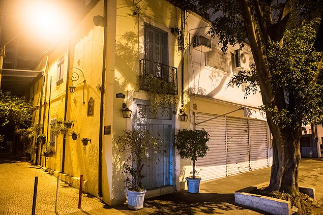 Fachada do restaurante Ruella, que fica na rua Joo Cachoeira, no bairro Itaim Bibi, que sofreu um arrasto na noite de ontem (30)