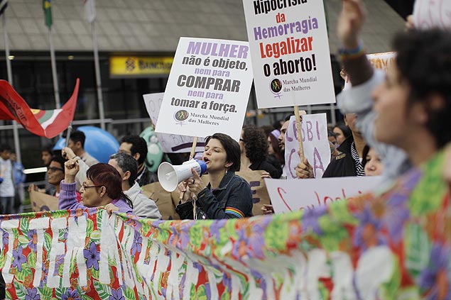 Em 2012, manifestantes participaram da 10  Caminhada Lsbica na avenida Paulista, na vspera da Parada Gay