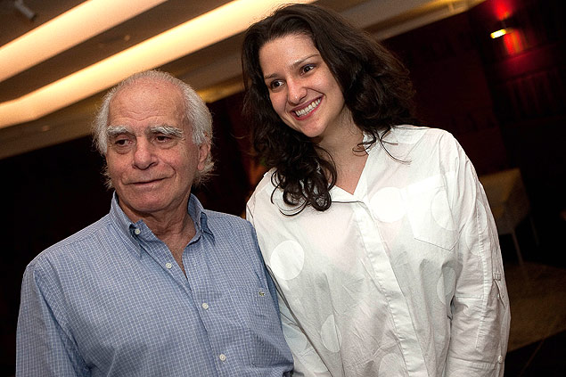 O escritor Ignácio de Loyola Brandão e a atriz Rita Gullo, sua filha; autor de "Depois do Sol" vai à Feria do Livro de Ribeirão