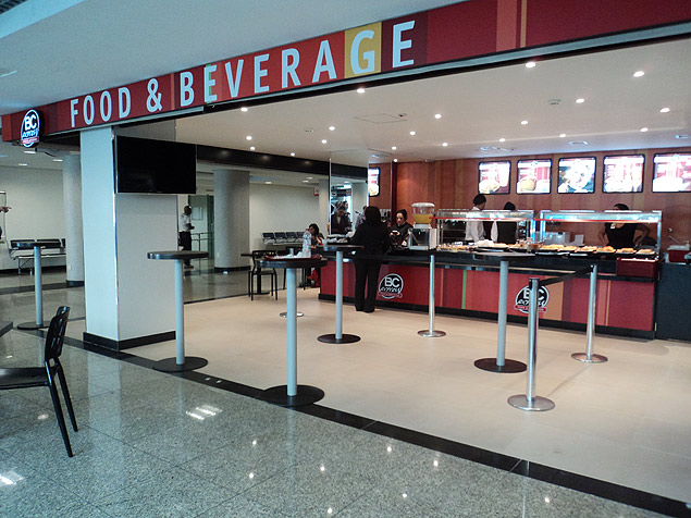 Lanchonete popular inaugurada no aeroporto de Congonhas, na zona sul de So Paulo