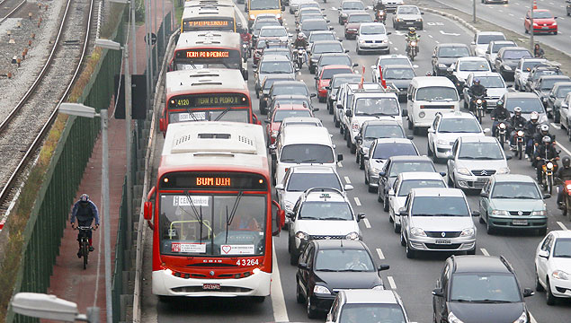 Congestionamento na Radial Leste; segundo a CET, o trnsito em So Paulo est cada dia mais lento