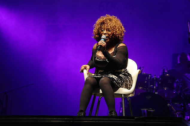 A cantora Elza Soares durante show