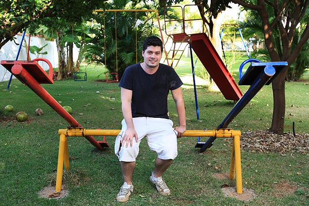 O estudante universitrio Rafael Antonio da Silva Neto, 21, em sua casa no condomnio Quinta da Boa Vista, em Ribeiro Preto