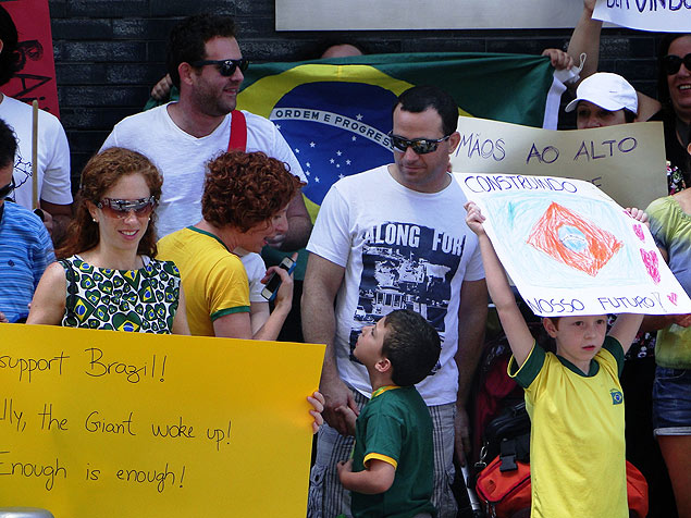Manifestantes se reúnem em Israel em solidariedade aos protestos no Brasil