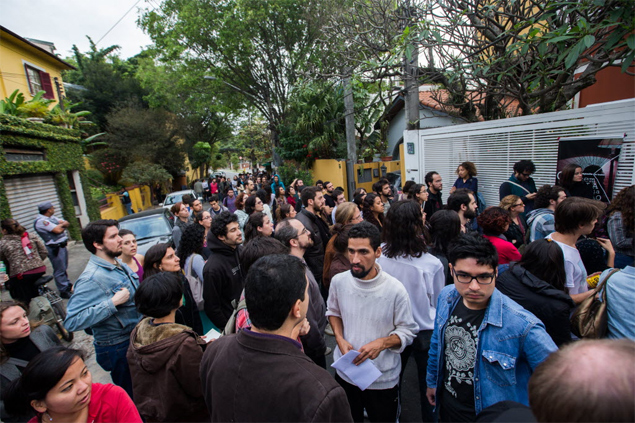 Participantes de palestra organizada pelo Movimento Passe Livre, na Vila Madalena, para discutir seus prximos atos