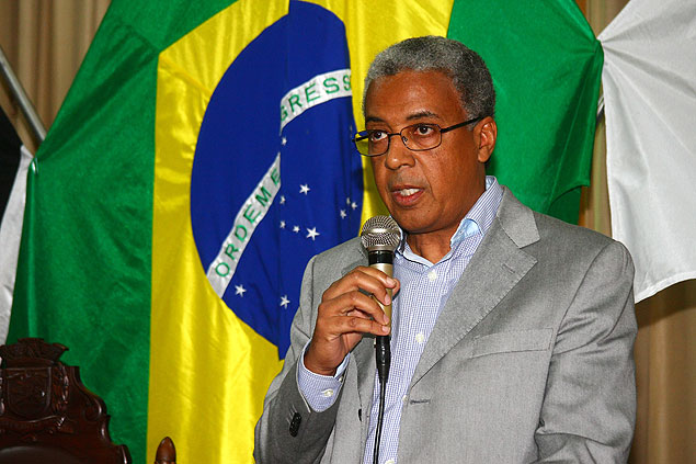 Secretrio da Administrao, Marco Antonio dos Santos, diz que cancelamento da licitao no vai prejudicar a PPP do lixo