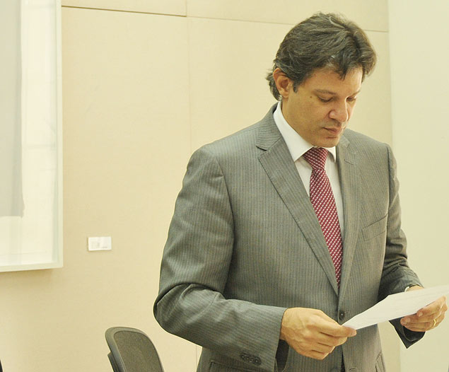 Prefeito Fernando Haddad em seu gabinete; em entrevista, ele afirmou que 'o PT no vai perder o bonde