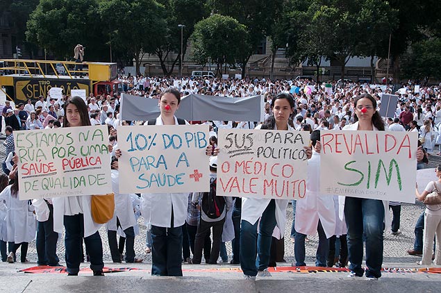 Médicos protestam no Rio contra falta de investimentos na saúde pública