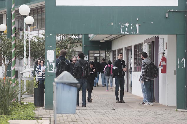 Alunos no campus da Unifesp em Guarulhos, na Grande SP; cerca de 20 estudantes ocuparam na segunda-feira uma sala de aula