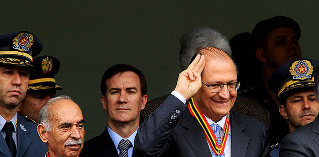 O governador Geraldo Alckmin e autoridades civis e militares durante desfiles de 9 de Julho em São Paulo
