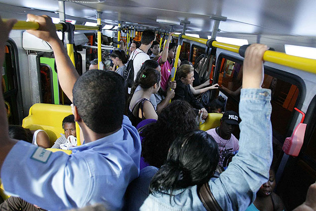 Passageiros em nibus da linha Jardim Amalia, em Ribeiro Preto (SP)