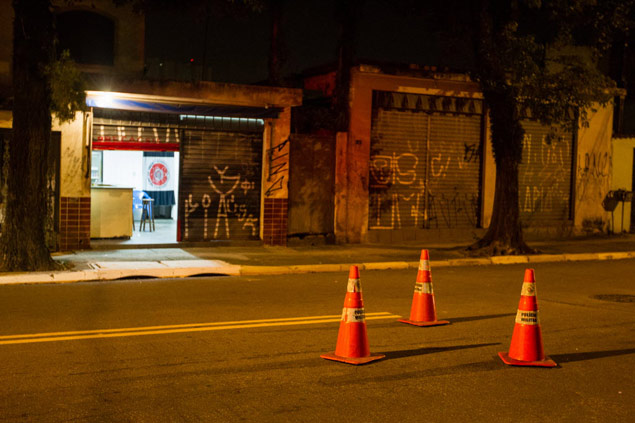 Policial militar aposentado  morto a tiros na zona leste de So Paulo aps reagir a assalto em frente a um bar