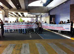 Funcionrios da Infraero bloquearam parcialmente pista de acesso ao desembarque do Aeroporto Internacional do Recife