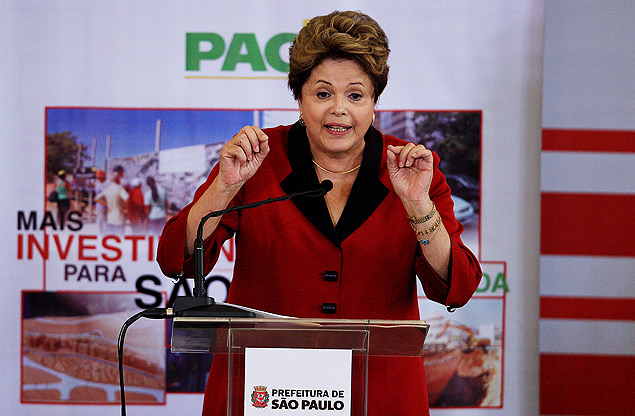 Presidente Dilma Rousseff durante cerimônia de anúncio de investimentos do PAC Mobilidade Urbana em São Paulo
