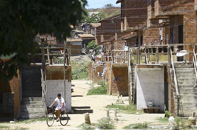 Conjunto Habitacional da Bacia do Rio Cocó construído para abrigar famílias cadastradas do projeto do Governo Federal "Minha Casa Minha Vida"