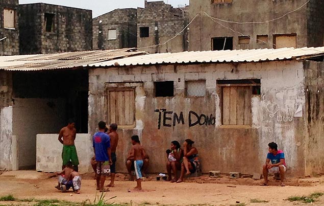 Terrenos com edifícios inacabados do "Minha Casa, Minha Vida" são ocupados por sem-teto em Porto Velho (RO)
