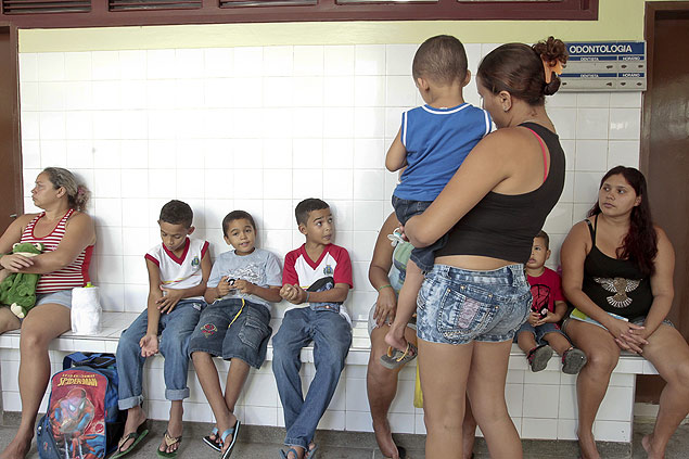 Médicos Encontram Desorganização E Filas No Início Do Trabalho 05092013 Cotidiano Folha 4638