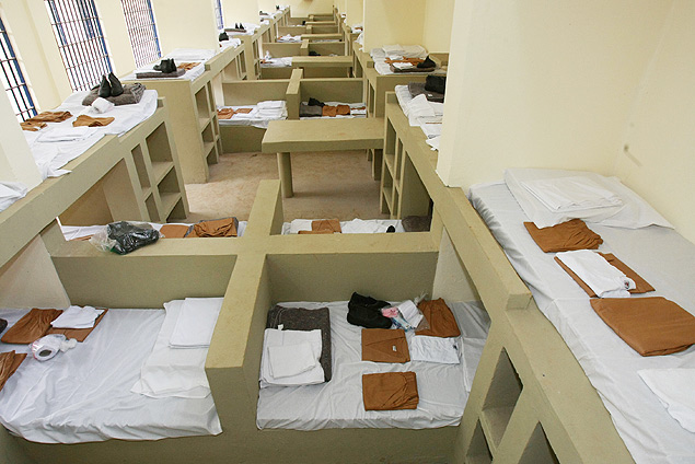 Quarto onde ficam 40 presos na penitenciria de Jardinpolis (SP); populao carcerria est em 991 homens, segundo a SAP