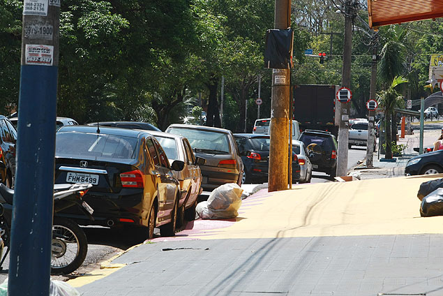 Avenida Meira Jnior, em Ribeiro Preto, onde a prefeitura vai proibir estacionamento para dar maior fluxo no trnsito