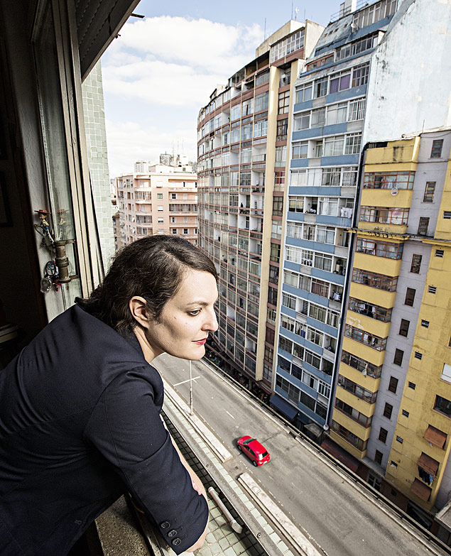 Arquiteta americana Lisa Switkin observa o Minhoco, elevado localizado na regio central de So Paulo