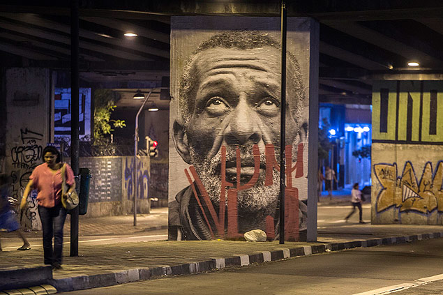 Retrato feito sob o Minhoco, no centro de So Paulo,  pichado por vndalos