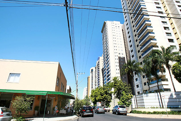 rea comercial e prdios no Jardim Iraj, perto da avenida Joo Fisa, uma das regies mais valorizadas de Ribeiro Preto