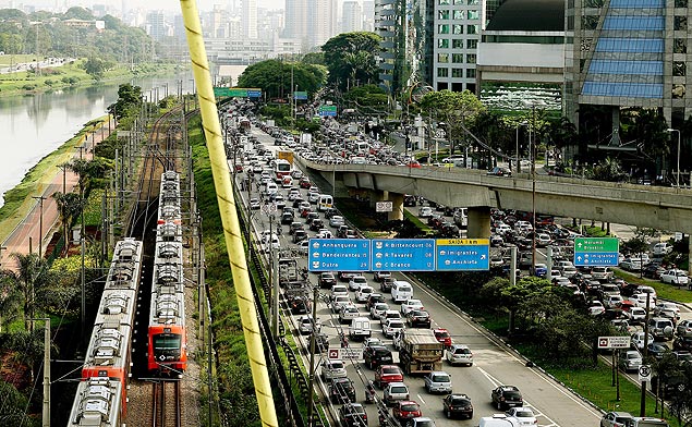 Marginal Pinheiros foi alvo de medida de redução do limite de velocidade pela Prefeitura de São Paulo