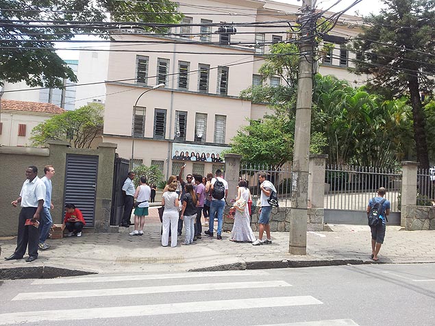 Entrada do colgio Dom Silvrio, em Belo Horizonte, onde os sabatistas fizeram o Enem