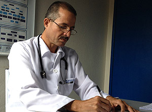 O médico cubano Nelson Lopez em Frei Miguelinho (PE)